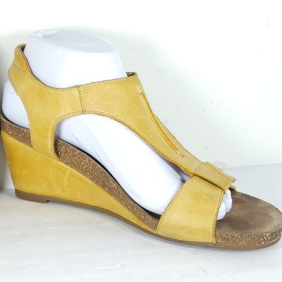 Taos Women’s Sheila EU40 US 9-9,5 Yellow Leather T Strap Open-Toe Wedge Sandal - Picture 6 of 16